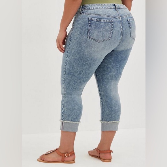 Torrid Crop Boyfriend Straight Vintage Stretch Mid-Rise Jeans Size 12 - Picture 3 of 13